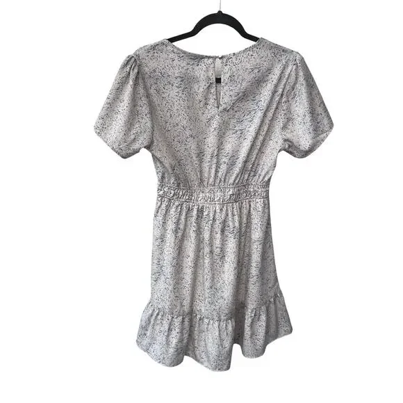Gilli Abstract Blue White Print Short Sleeve Mini Dress Ruffle Hem Women’s M - Picture 2 of 8